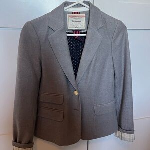 Super stylish grey wool blazer with beautiful detailing! Perfect for fall!